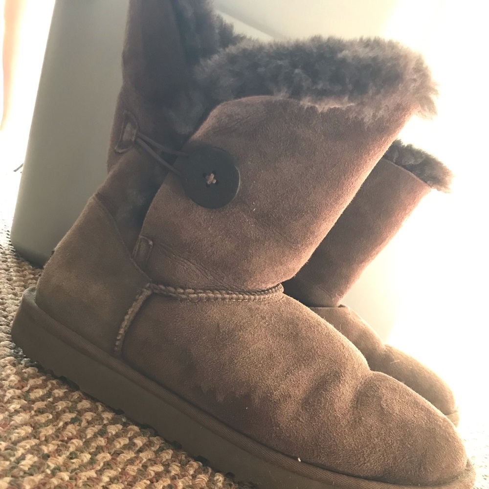 UGG Boots - Picture 2 of 2